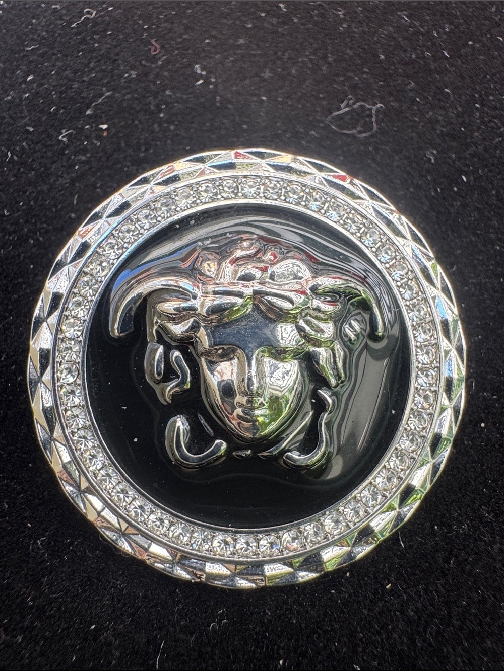 Brooch , Round Brooch - Picture 2 of 5